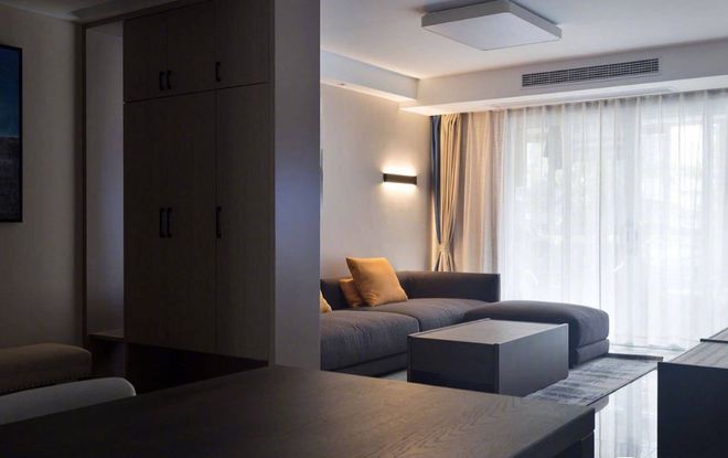 131㎡装现代极简花25万全屋黑白灰朋友：住起来压抑！(图2)