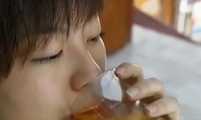 Kaiyun（中国体育）：湖南女孩刘静喝酒就像喝水被称为“现代酒神”检查结果如何(图12)