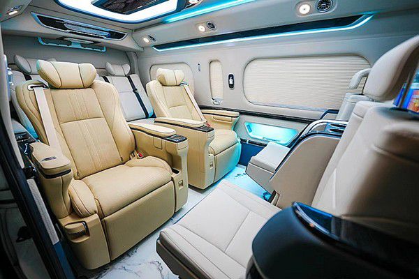 丰田海狮4s店现车六座卫生间版HIACE(图3)