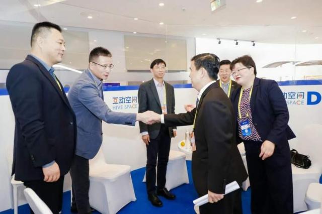 用勺子就能轻易将芒果果肉与果皮分离泰国“最甜芒果”首次进入中国(图4)