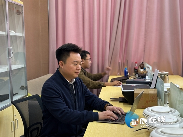 逐梦星城④杨西炜：寝室冲澡“冲”出千万商机改造旱厕助力乡村振兴(图1)