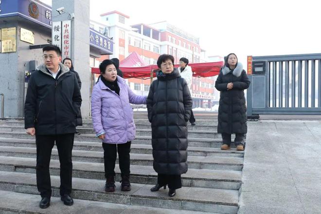 Kaiyun（中国体育）：单伟红调研学校厕所建设使用情况(图2)