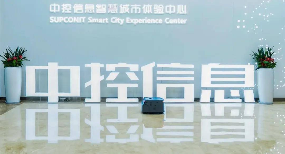 Kaiyun体育网站：越过“三重门”萤石给出了商用清洁机器人的新解法(图6)