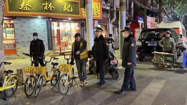 澎湃动能靶向发力硚口城管跨年之夜市容环境保障工作回放(图3)