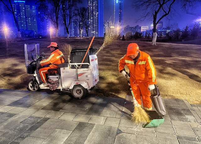 澎湃动能靶向发力硚口城管跨年之夜市容环境保障工作回放(图2)
