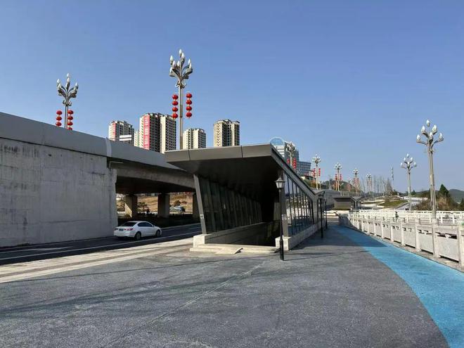 Kaiyun体育网站：恶心！南部三桥地下通道变成了“公厕”(图1)
