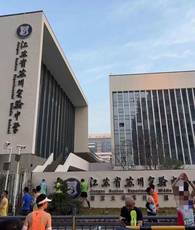 全网通报寻找随地便溺选手苏州马拉松再次拷问国人素质(图1)