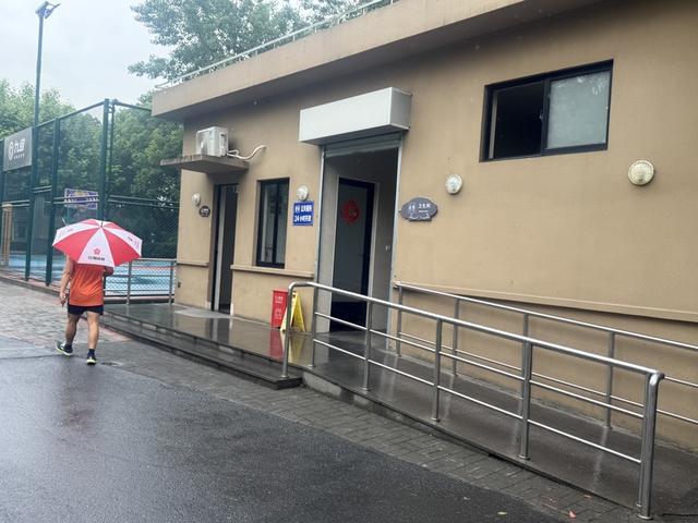 公园24小时开放后的三道题：长椅、厕所、禁令管理(图7)