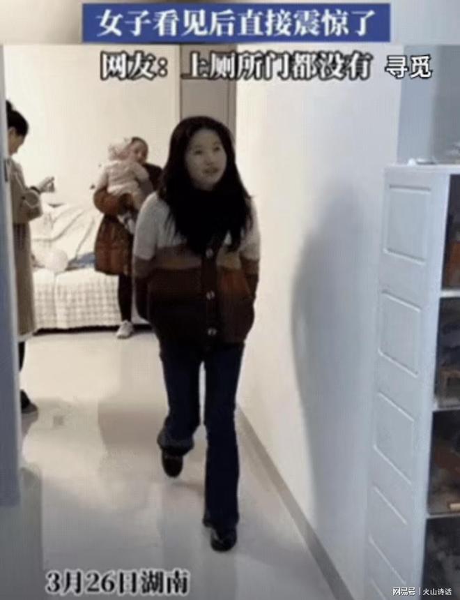 网友：“这难道不臭吗？”湖南一业主家厕所竟是开放式的没有门(图3)