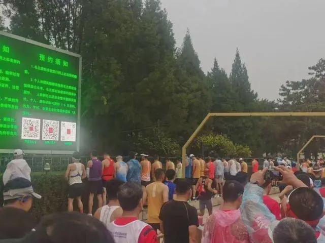 Kaiyun（中国体育）：十泡尿引发的“惨案”：一场马拉松背后的文明与尴ga(图3)