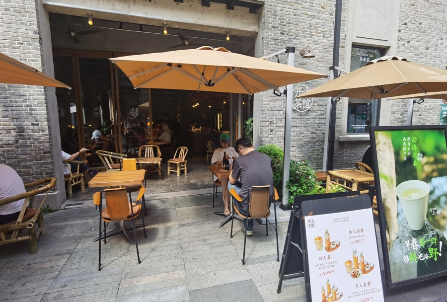 Kaiyun体育网站:上海各区划定设摊区域815个为提升城市“烟火气”寻找“最大公约数”(图8)