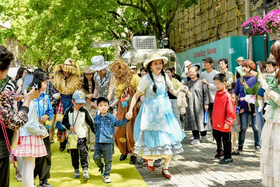 Kaiyun体育网站:上海各区划定设摊区域815个为提升城市“烟火气”寻找“最大公约数”(图11)