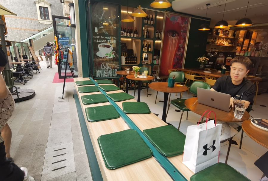 Kaiyun体育网站:上海各区划定设摊区域815个为提升城市“烟火气”寻找“最大公约数”(图12)