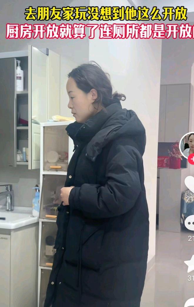 Kaiyun体育网站：女子看见好友家开放式厕所震惊了网红拍段子成了流水线(图2)