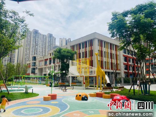 成都“净优亮美”绣出幸福新图景城乡焕新颜迎世运(图1)