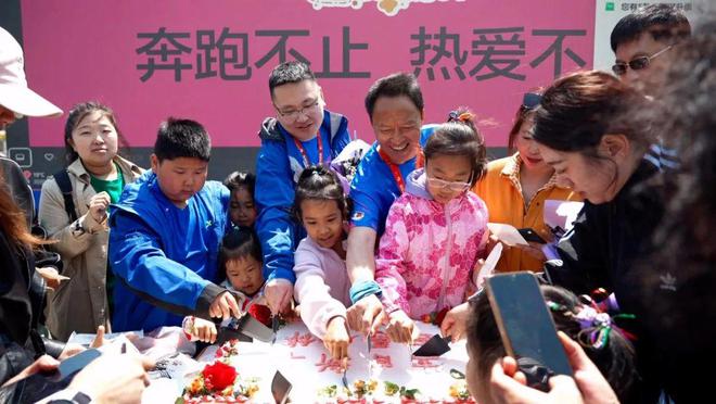 Kaiyun体育网站：2025吉林市马拉松两项赛会纪录被打破管油胜斩获中国籍选手冠军(图19)