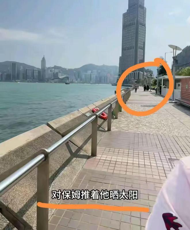 Kaiyun（中国体育）：谢贤健康状况不乐观！香港街头被偶遇坐轮椅晒太阳人消瘦无神(图2)