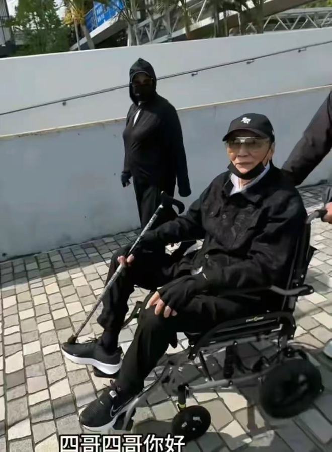 Kaiyun（中国体育）：谢贤健康状况不乐观！香港街头被偶遇坐轮椅晒太阳人消瘦无神(图5)