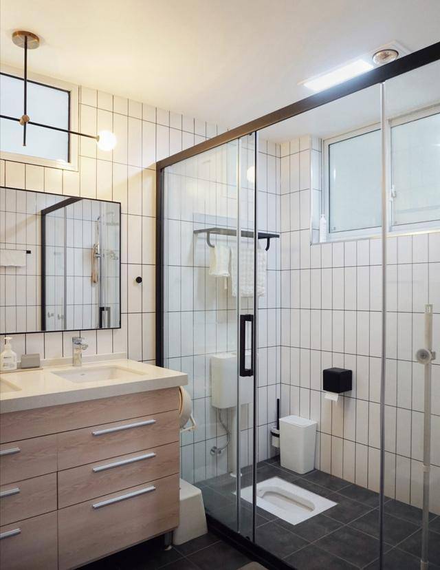 双卫生间户型为何越来越不受欢迎？现在流行这样装一卫堪比两卫(图7)