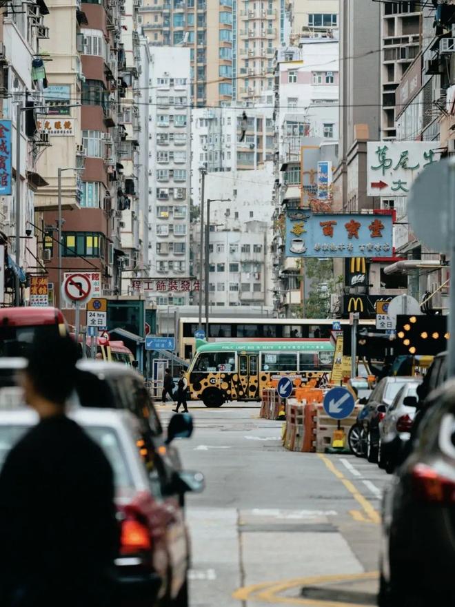 内地游客到港后评价：香港真的好土啊！(图2)