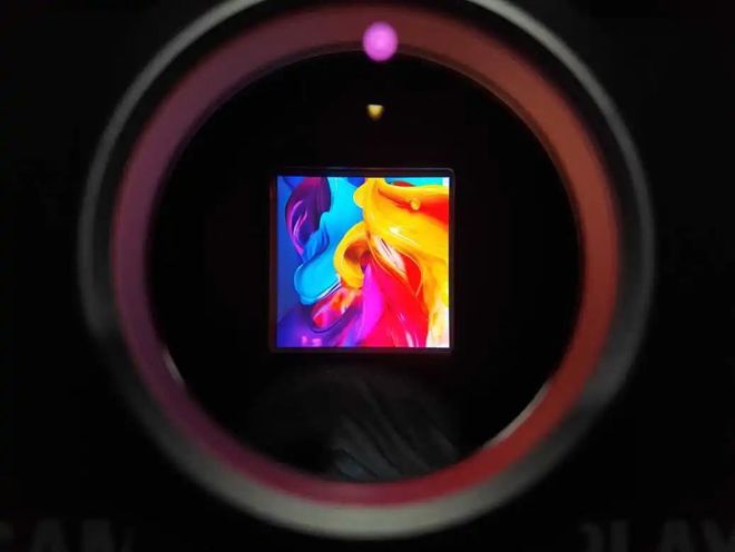 【元宇宙】三星展示用于虚拟现实的OLED技术像素密度达5000PPI、亮度15000尼特8KVR显示质量(图3)