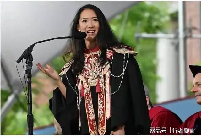Kaiyun体育网站：哈佛演讲女孩被扒！父亲是高管母亲是律所股东演讲内容被指空洞(图3)