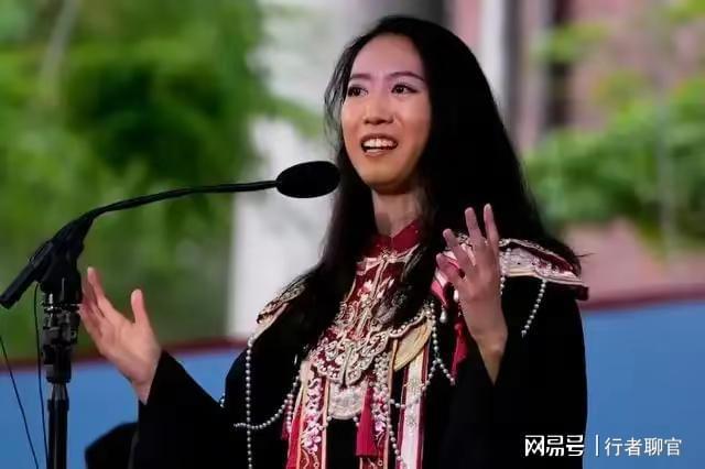 Kaiyun体育网站：哈佛演讲女孩被扒！父亲是高管母亲是律所股东演讲内容被指空洞(图2)