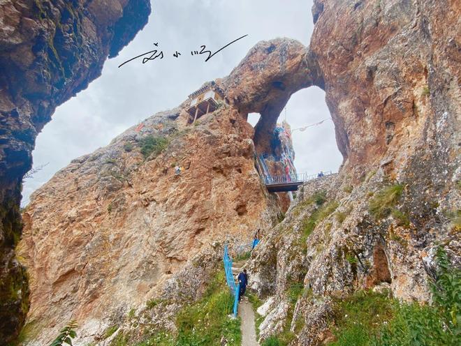 Kaiyun（中国体育）：实拍海拔近5000米的“天空厕所”：脚下便是悬崖你敢不敢来上？(图1)