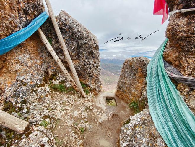 Kaiyun（中国体育）：实拍海拔近5000米的“天空厕所”：脚下便是悬崖你敢不敢来上？(图4)