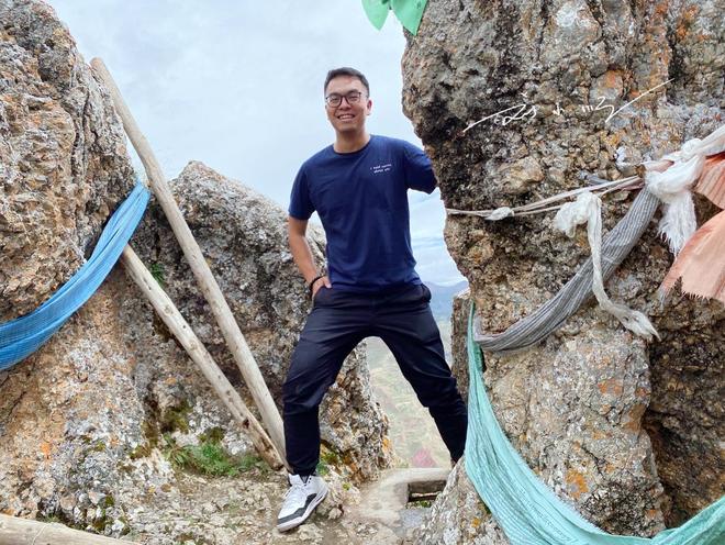 Kaiyun（中国体育）：实拍海拔近5000米的“天空厕所”：脚下便是悬崖你敢不敢来上？(图6)