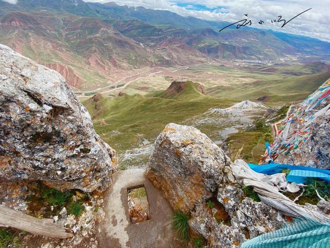 Kaiyun（中国体育）：实拍海拔近5000米的“天空厕所”：脚下便是悬崖你敢不敢来上？(图7)