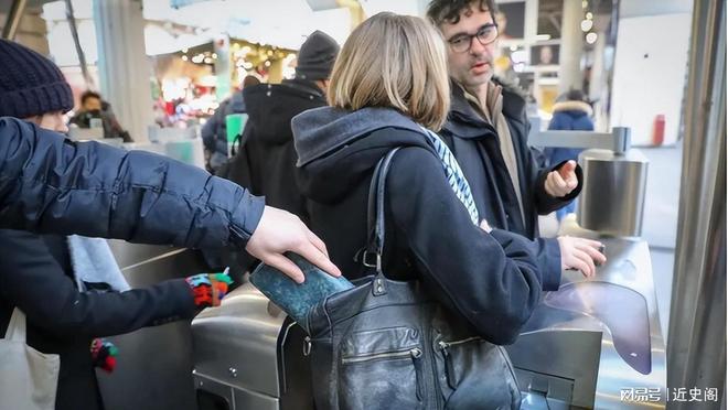 墙角上厕所会被罚500多元！被迫“憋尿”的出国游逼疯中国游客(图14)