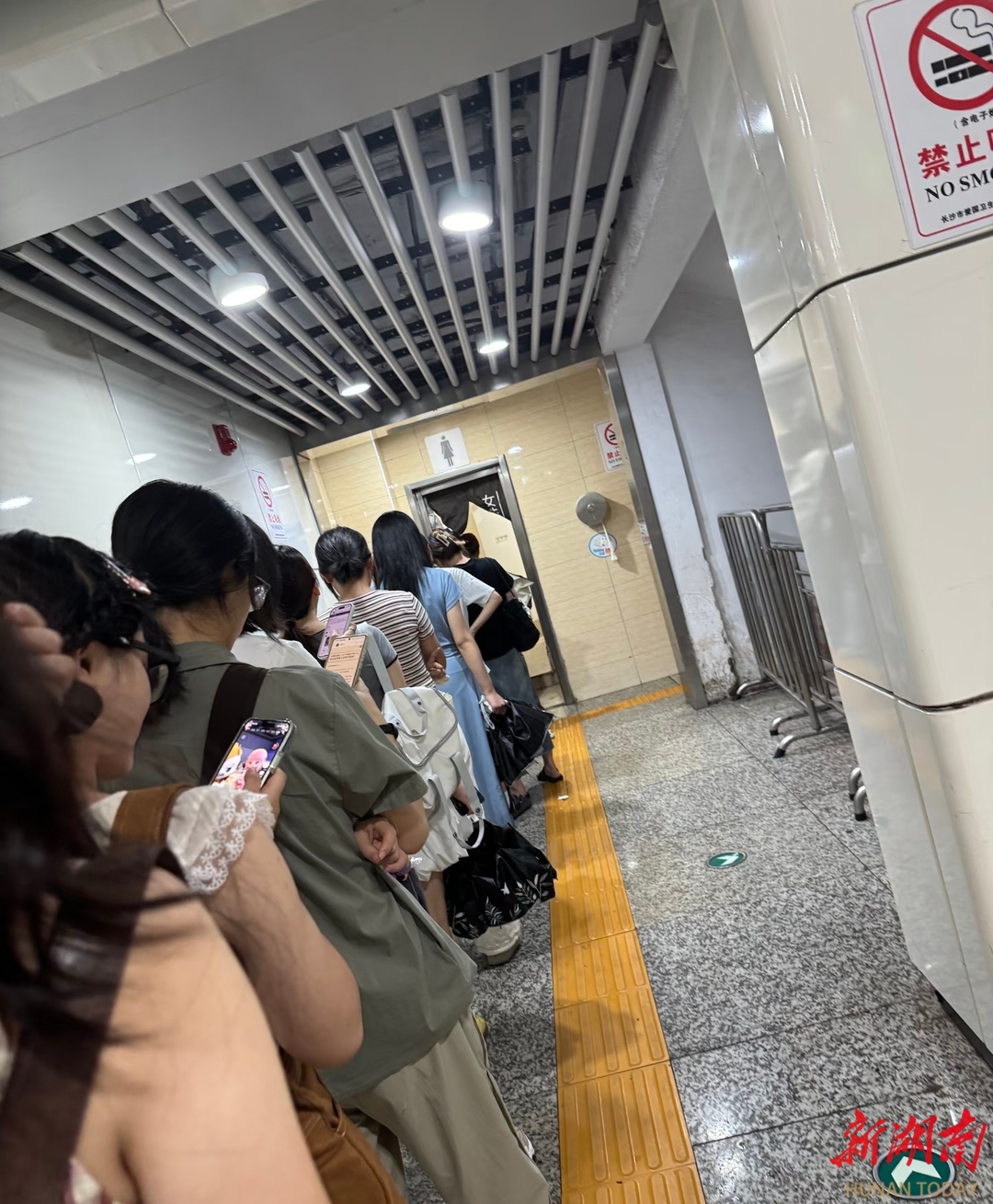 到哪女厕都排队？记者调查：长沙已在优化调整厕位比例打造特色卫生间(图2)