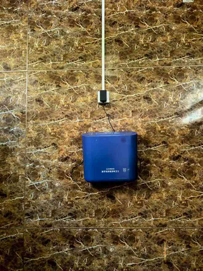 南京建邺环卫公厕用上了高科技“数字消杀除异味卫士”(图2)