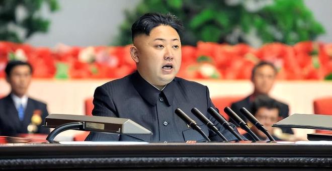 普京会后金正恩随身警卫仔细擦桌椅、销痕迹是防中国间谍吗？(图9)