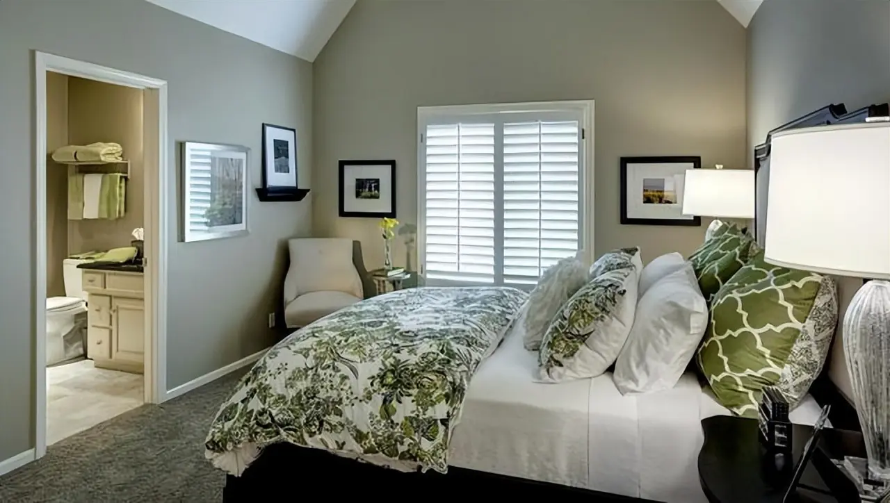 主卧带卫生间装修方案原来这样改造已成为一种时尚(图1)