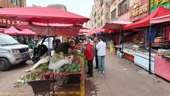 记者帮忙营业房成夜市共用厕所？！居民：太味儿！(图3)