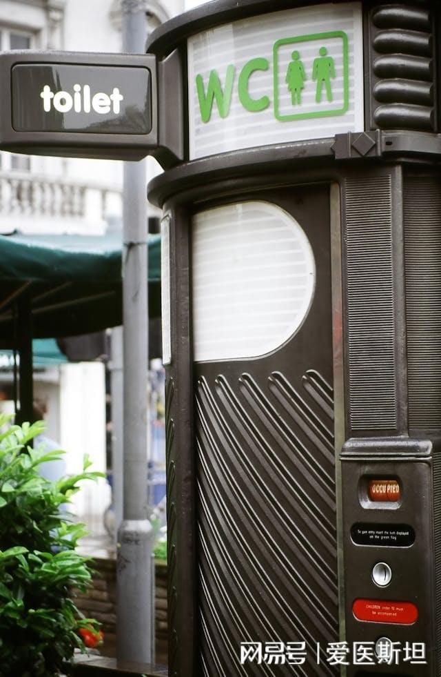 “菊”部警告！哈佛新研究：上厕所玩手机痔疮风险激增46%(图1)