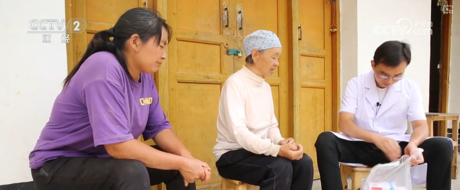 既是田间喜讯更是民生福祉提升多视角看农民生活变迁感受乡村振兴新图景(图2)