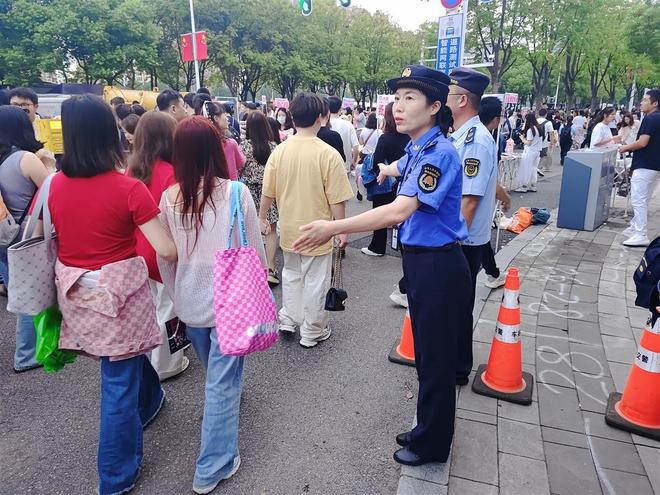 周杰伦演唱会再次登陆武汉来自广东的“杰粉”为环卫工人点赞(图2)