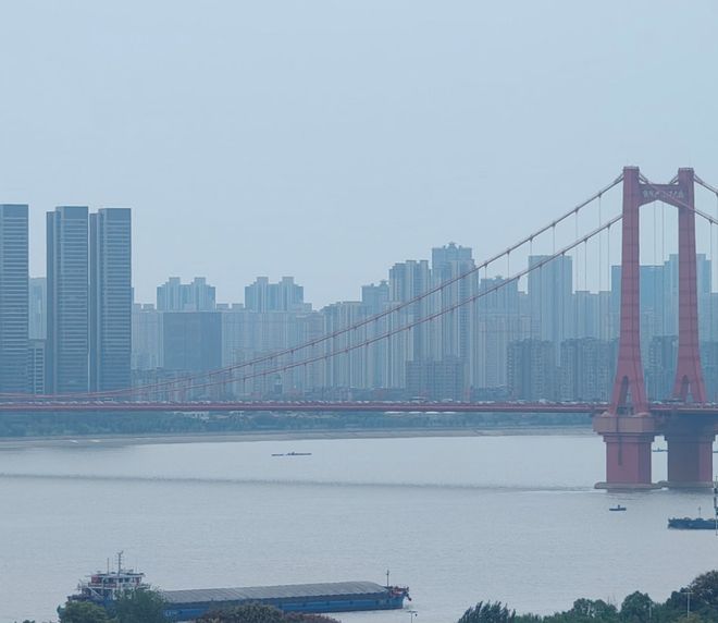 国庆龟山露营实录：年轻人把街道变“移动营地”老博主实测攻略(图2)