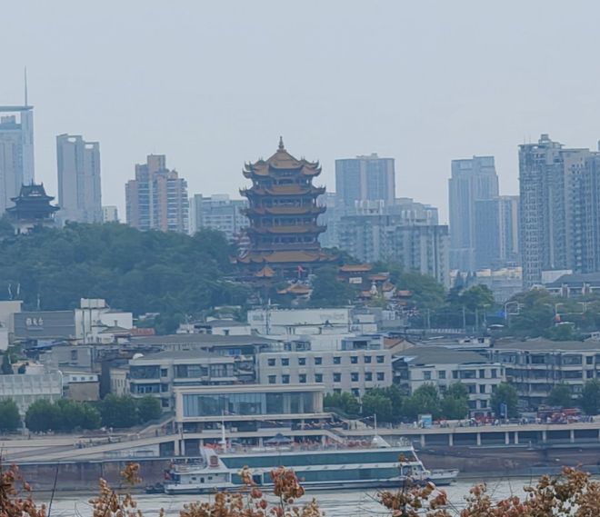 国庆龟山露营实录：年轻人把街道变“移动营地”老博主实测攻略(图3)