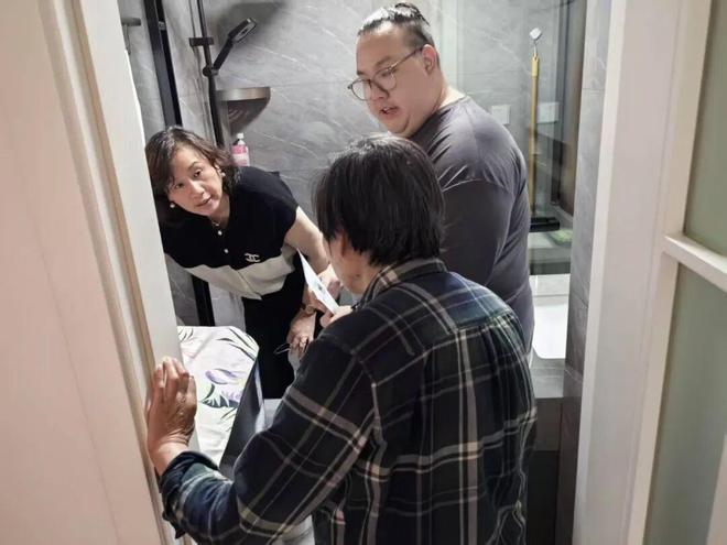 不止“加一个扶手”这项改造为老人生活“加装”幸福(图1)