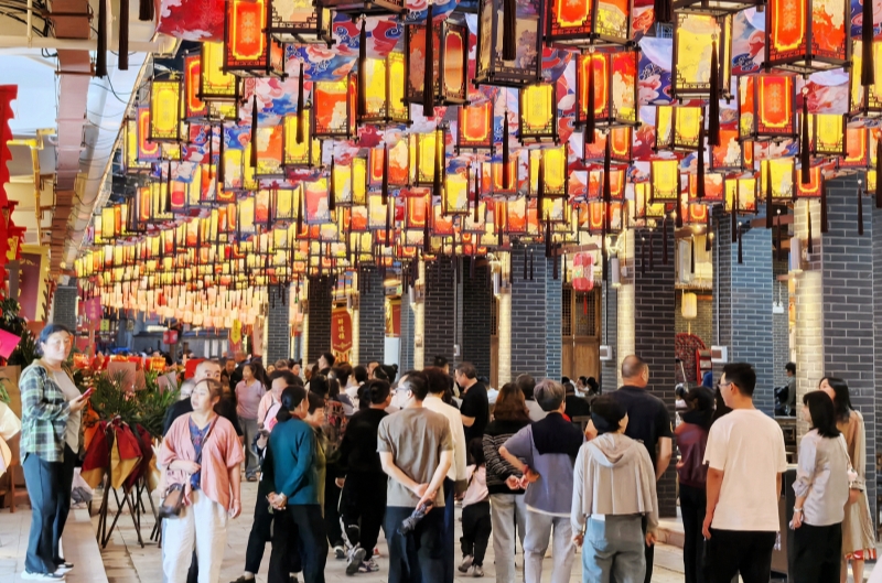 Kaiyun体育网站：赏金秋、探秘境、品文化：九绵高速为平武双节文旅打开“新窗口”(图1)