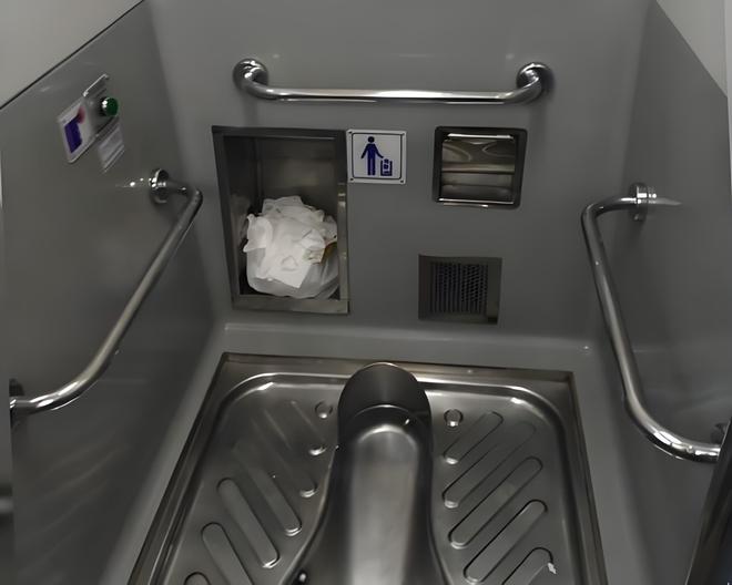 Kaiyun（中国体育）：为啥绿皮火车厕所里的屎尿全要排在铁轨上日积月累不会很脏吗？(图9)