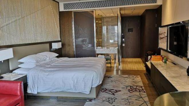 住酒店晚上为啥要留厕所灯?常在外住宿的人道出真相(图2)