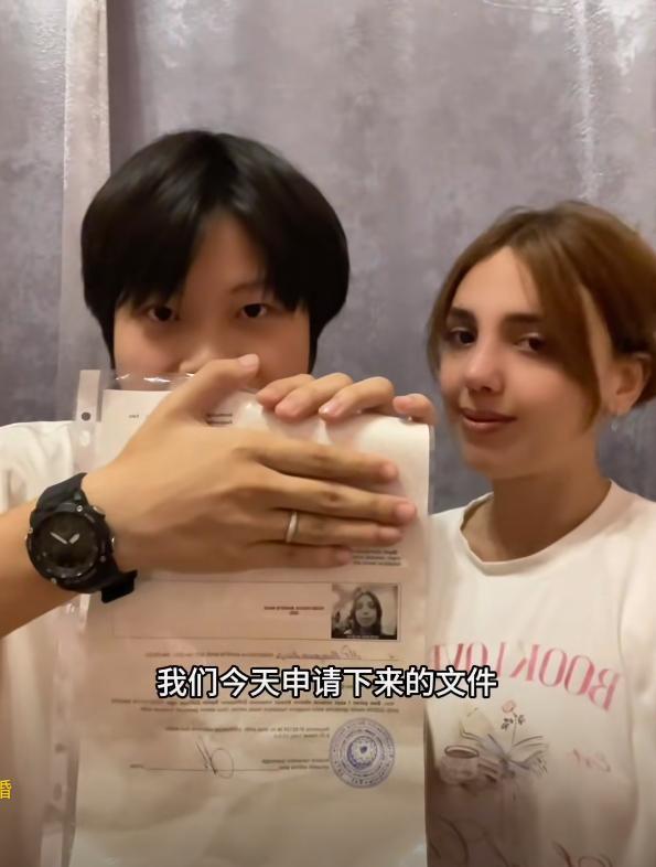 Kaiyun(中国体育):男子和网恋女友奔现住酒店两人相互提防:洗澡时都不敢关门(图4)