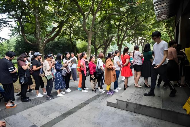 相较于男厕所为什么女厕所外面经常有人排队？(图5)