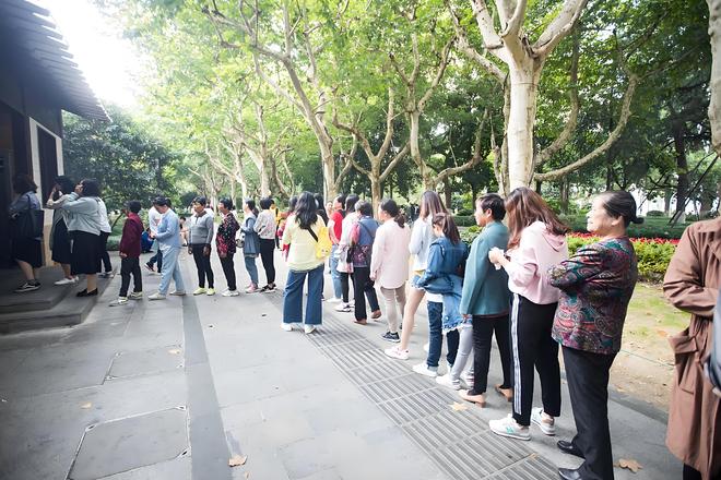 相较于男厕所为什么女厕所外面经常有人排队？(图4)