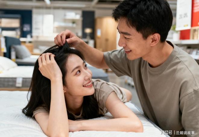 Kaiyun体育网站:和男友去挑床垫他上厕所店主跑来:小姐你男友来过但不是和你(图1)